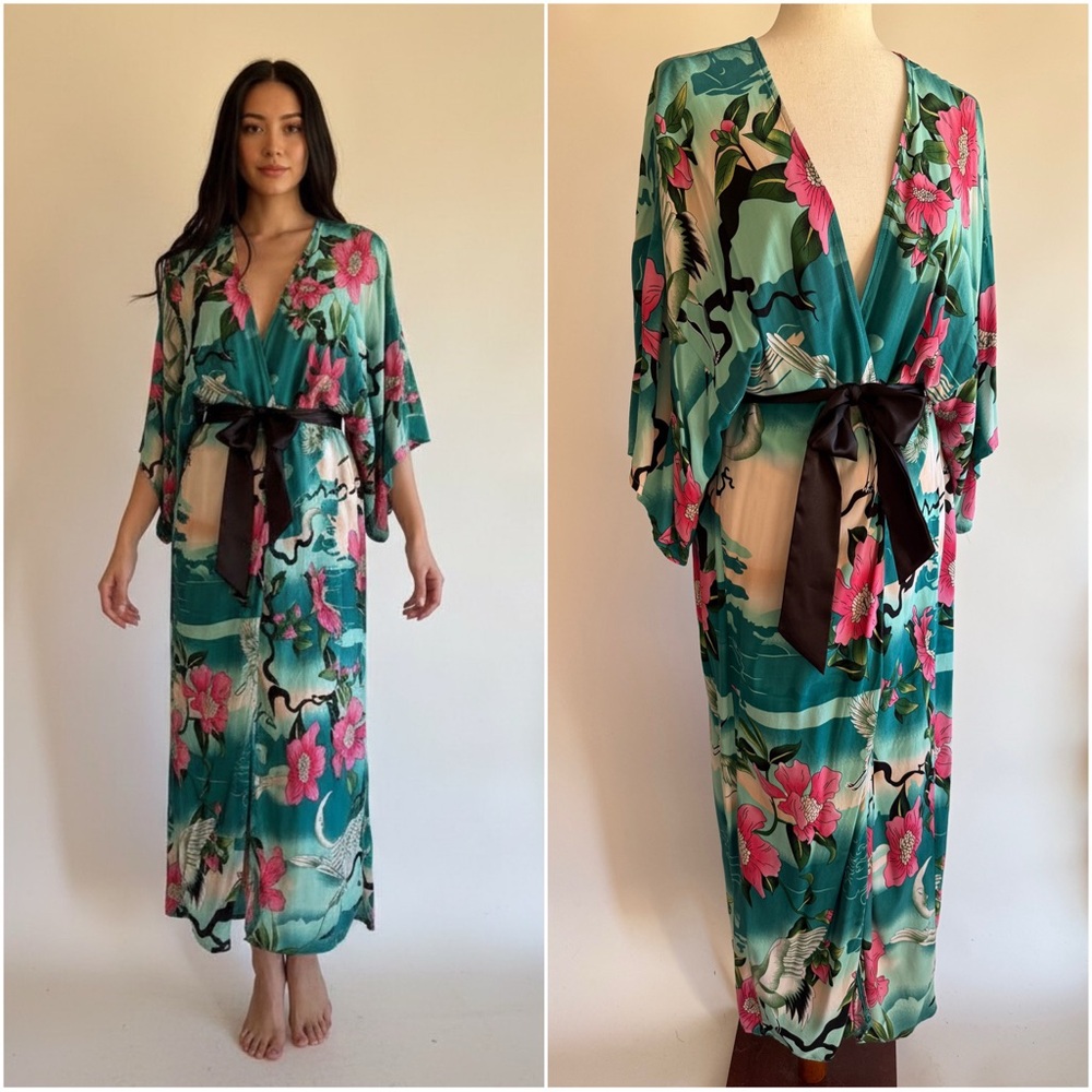 Kimono Robe Asian Print Satin Tie Small Full Length Flowy Festival